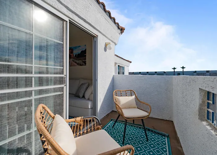 Stylish One Bedroom In With Free Parking And Pool *