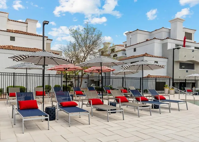 Stylish One Bedroom In With Free Parking And Pool Tempe