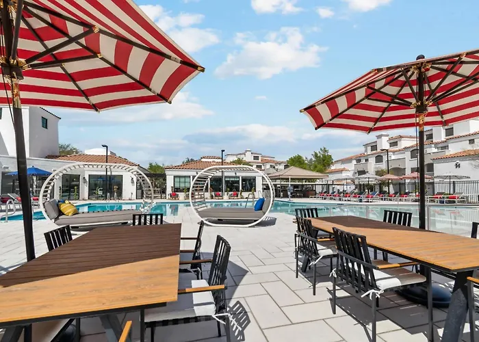 Apartment Stylish One Bedroom In With Free Parking And Pool